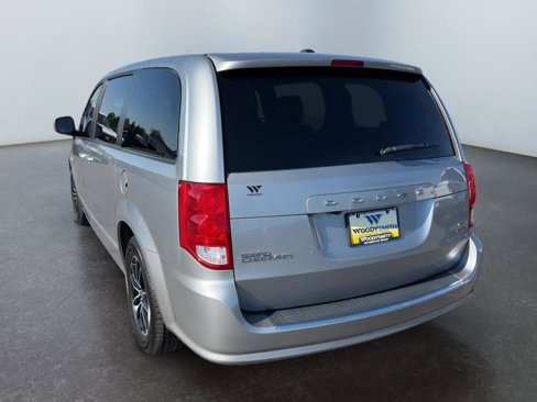 Used 2019 Dodge Grand Caravan GT image 3