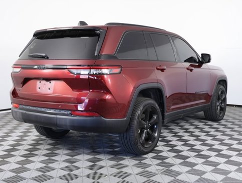 Used 2023 Jeep Grand Cherokee Altitude image 4