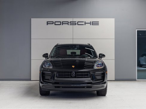 Used 2025 Porsche Macan image 10