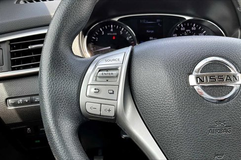 Used 2016 Nissan Rogue SV w/ SV Premium Package image 21