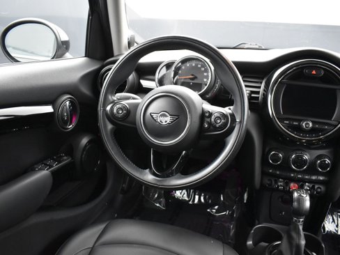 Used 2019 MINI Cooper 4-Door Hardtop w/ Premium Package image 16