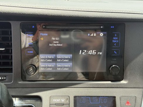 Used 2017 Toyota Sienna XLE image 39