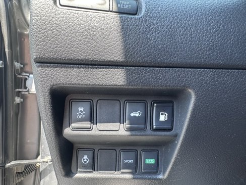Used 2018 Nissan Rogue SV w/ Premium Package image 5