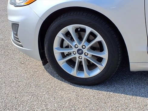 Used 2019 Ford Fusion SE image 25