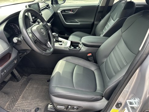 Used 2021 Toyota RAV4 Limited image 9