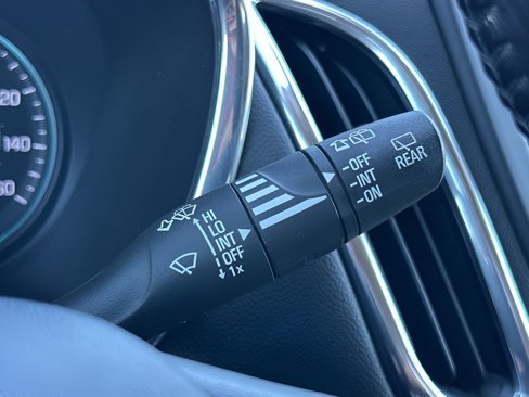 Used 2020 Chevrolet Equinox LT w/ Driver Convenience Package image 8