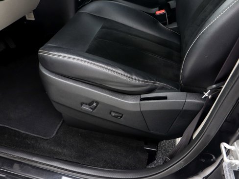 Used 2017 Dodge Grand Caravan SXT image 24