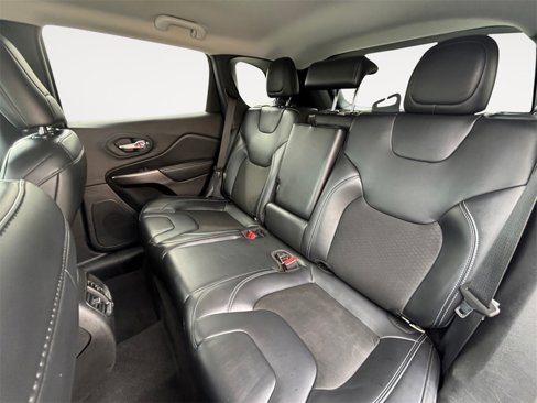Used 2020 Jeep Cherokee Latitude Plus image 13