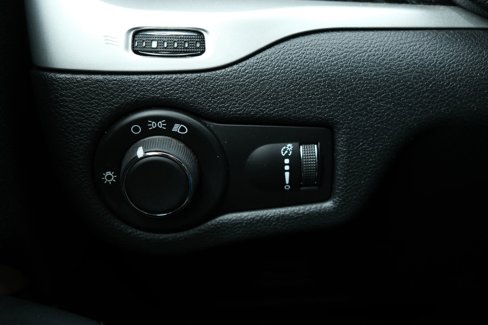 Used 2016 Jeep Cherokee Sport image 33