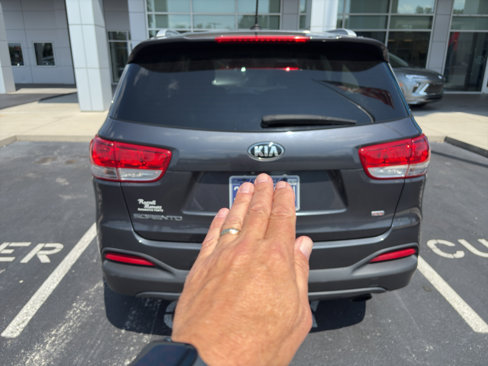 Used 2017 Kia Sorento LX image 3