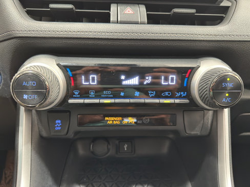 Used 2021 Toyota RAV4 XLE image 24