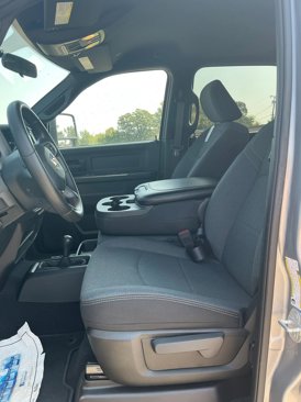Used 2024 RAM 2500 Tradesman w/ Chrome Appearance Group image 11