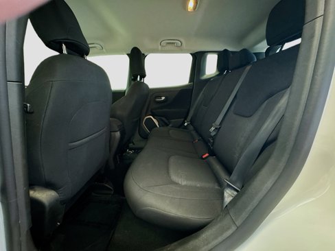 Used 2015 Jeep Renegade Latitude image 15