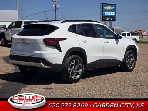 Used 2024 Chevrolet Trax LT image 7