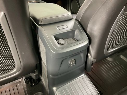 Certified 2023 Volvo XC60 T8 Ultimate w/ Climate Package image 25