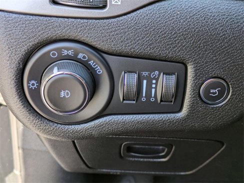 Certified 2021 Jeep Cherokee Latitude Lux w/ Sun & Sound Group image 13