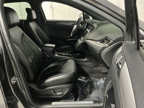 Used 2017 Lincoln MKC Premiere image 32
