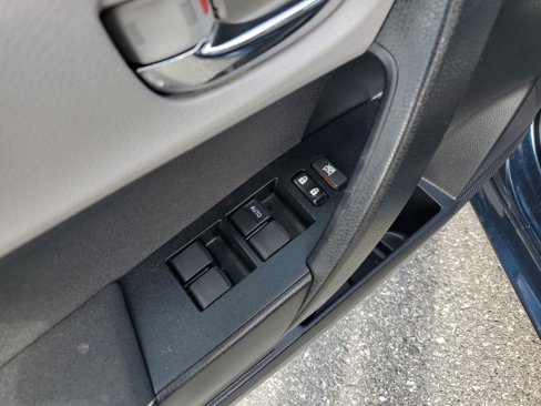 Used 2017 Toyota Corolla LE image 11