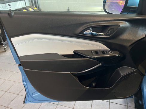 Used 2025 Chevrolet Trax LT w/ Driver Confidence Package image 12