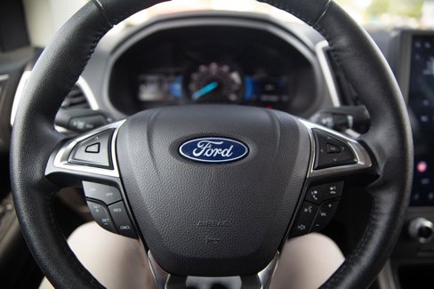 Used 2024 Ford Edge SEL image 11