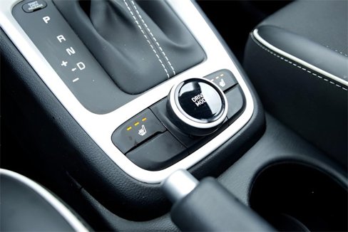 Used 2022 Hyundai Venue Limited image 26