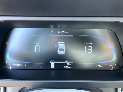 Certified 2025 Hyundai Elantra SE image 13