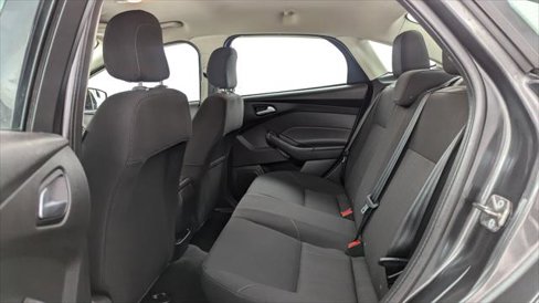 Used 2018 Ford Focus SE w/ SE Appearance Package image 16