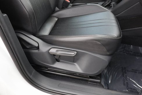 Used 2022 Volkswagen Tiguan SE image 44