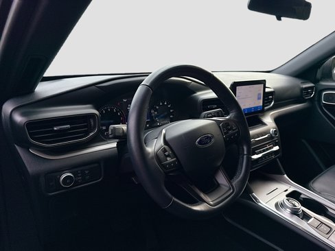 Certified 2020 Ford Explorer XLT w/ Equipment Group 202A image 8