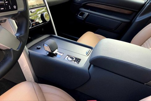 Used 2025 Land Rover Discovery Dynamic SE image 14