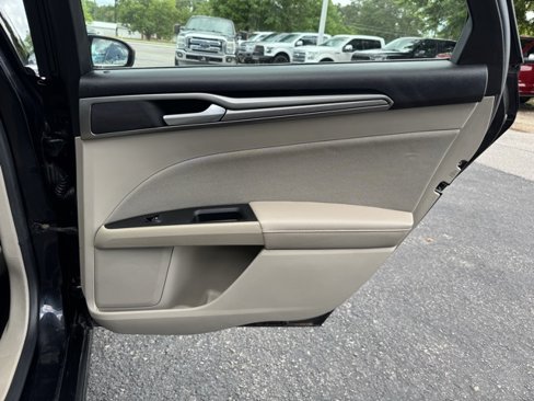Used 2018 Ford Fusion SE image 12