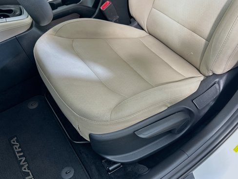 Used 2017 Hyundai Elantra SE image 10