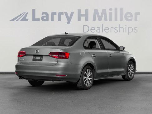 Used 2015 Volkswagen Jetta SE image 2