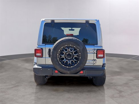 Used 2020 Jeep Wrangler Unlimited Sahara image 5