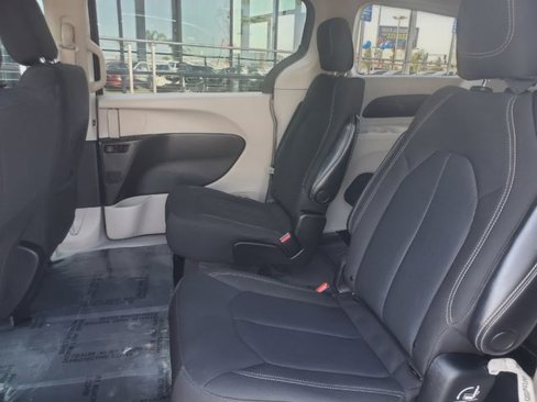 Used 2022 Chrysler Voyager LX image 21