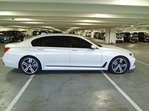 Used 2017 BMW 750i image 6