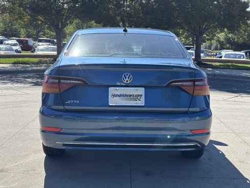 Used 2019 Volkswagen Jetta SE w/ Cold Weather Package image 9