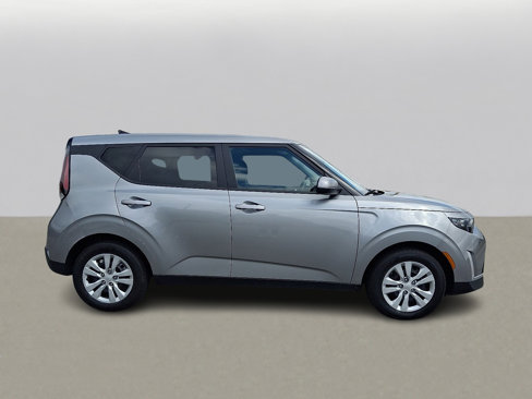 Used 2023 Kia Soul LX image 12