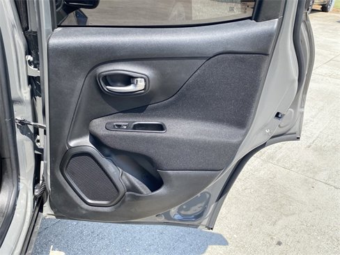Used 2021 Jeep Renegade Latitude w/ Convenience Group image 27