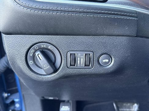 Used 2022 Dodge Challenger GT w/ Plus Package image 27