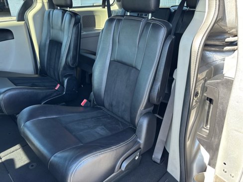 Used 2018 Dodge Grand Caravan SXT image 17