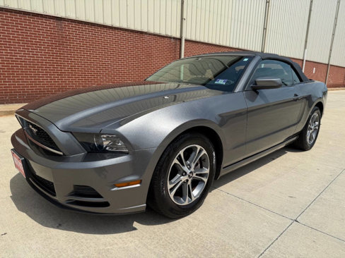 Used 2014 Ford Mustang Premium image 2