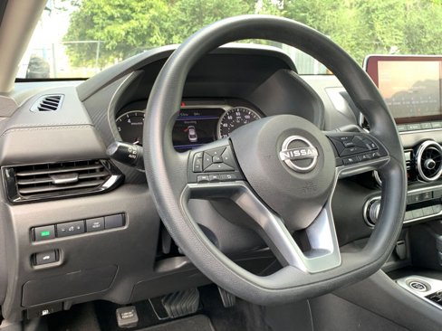 Used 2024 Nissan Sentra SV image 32