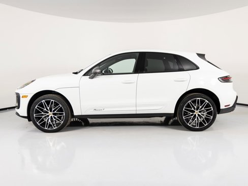 Certified 2025 Porsche Macan Turbo image 2