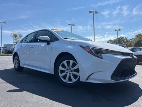 Used 2022 Toyota Corolla LE image 3
