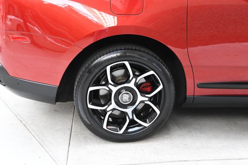 Used 2021 Rolls-Royce Cullinan Black Badge image 27
