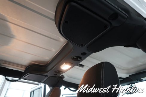 Used 2017 Jeep Wrangler Unlimited Sahara w/ Connectivity Group image 41