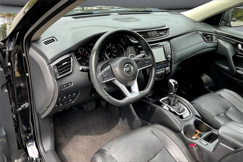 Used 2019 Nissan Rogue SL w/ Premium Package image 16