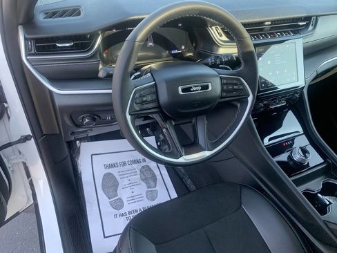 Used 2024 Jeep Grand Cherokee Altitude image 13