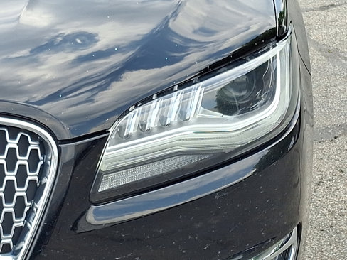 Used 2017 Lincoln MKZ Premiere image 9